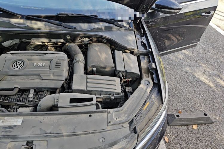 Used Volkswagen Passat 2017 330TSI DSG Luxury Edition Engine Bay Left