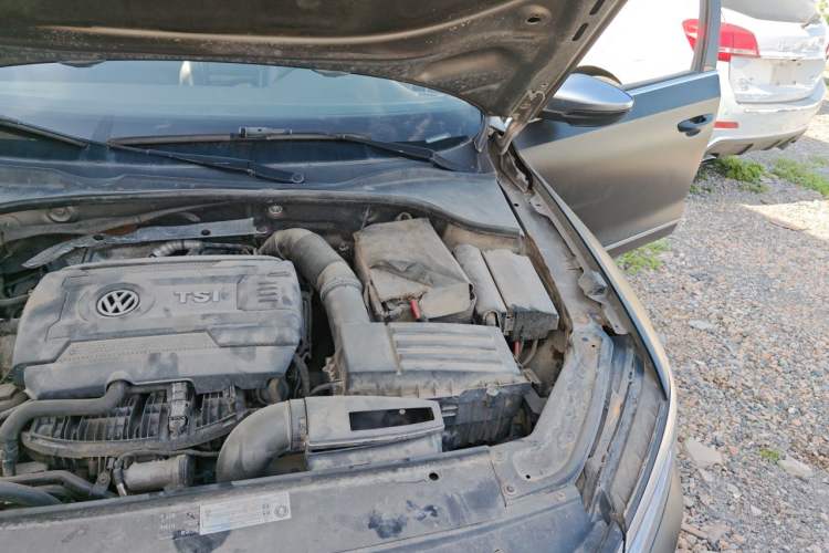 Used Volkswagen Passat 2017 330TSI DSG Luxury Edition Engine Bay Left