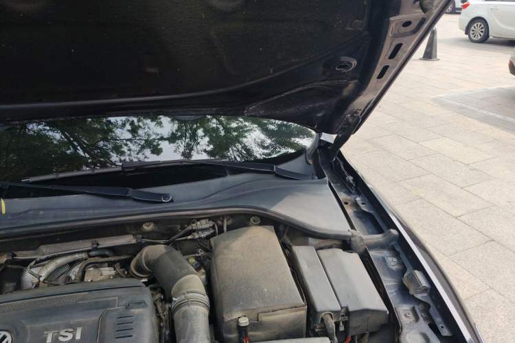 Used Volkswagen Passat 2017 330TSI DSG Luxury Edition Engine Bay Left