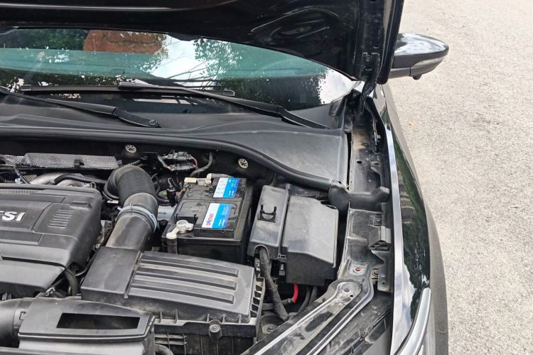 Used Volkswagen Passat 2017 330TSI DSG Luxury Edition Engine Bay Left