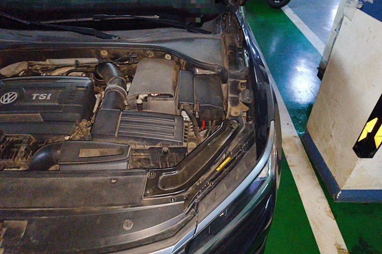 Used Volkswagen Passat 2017 330TSI DSG Luxury Edition Engine Bay Left