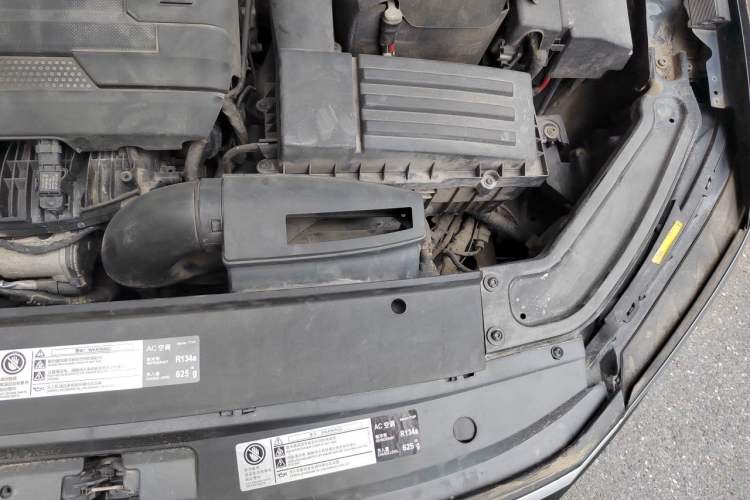 Used Volkswagen Passat 2017 330TSI DSG Luxury Edition Engine Bay Left