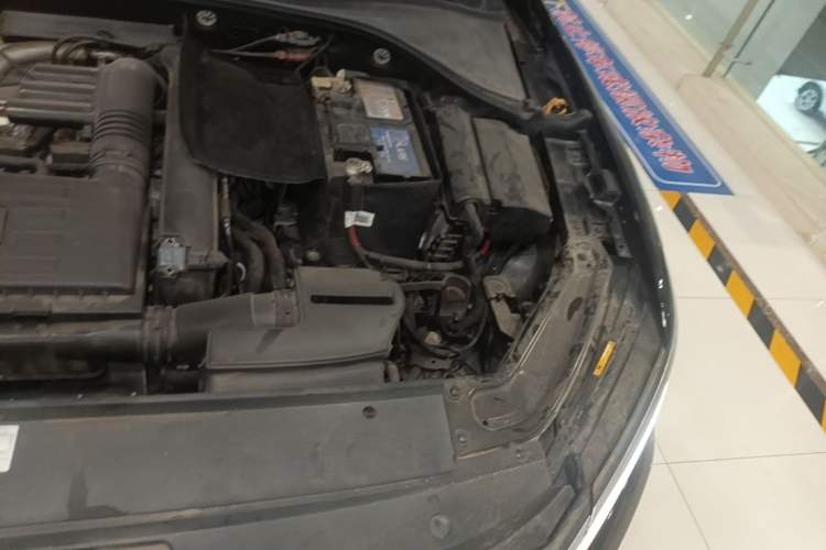 Used Volkswagen Passat 2017 280TSI DSG Luxury Edition Engine Bay Left