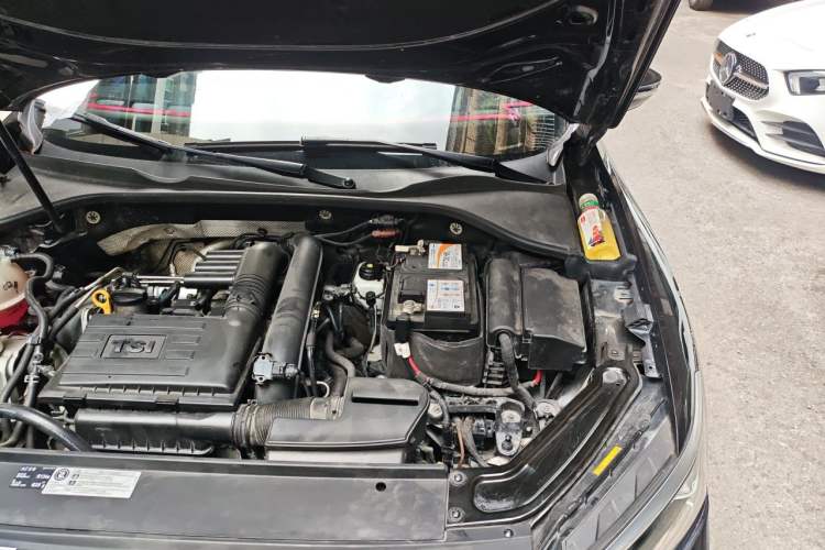 Used Volkswagen Passat  Engine Bay Left