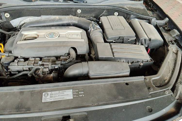 Used Volkswagen Passat  Engine Bay Left