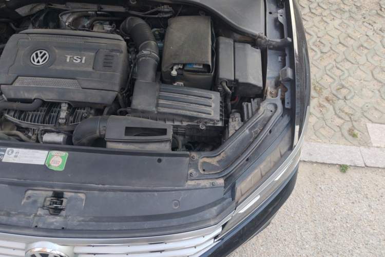 Used Volkswagen Passat 2017 330TSI DSG Luxury Edition Engine Bay Left