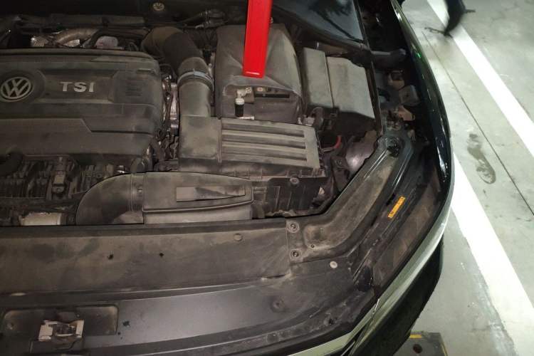 Used Volkswagen Passat 2017 330TSI DSG Luxury Edition Engine Bay Left