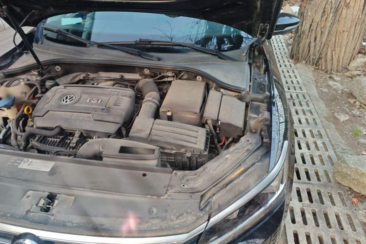 Used Volkswagen Passat 2017 330TSI DSG Luxury Edition Engine Bay Left