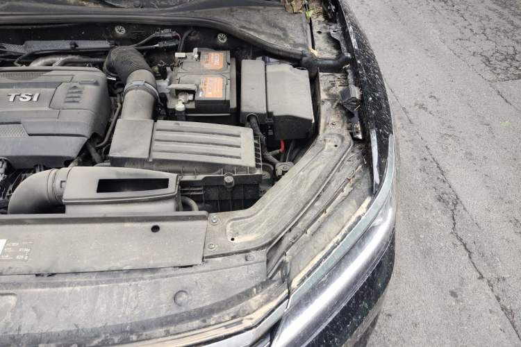 Used Volkswagen Passat 2017 330TSI DSG Luxury Edition Engine Bay Left