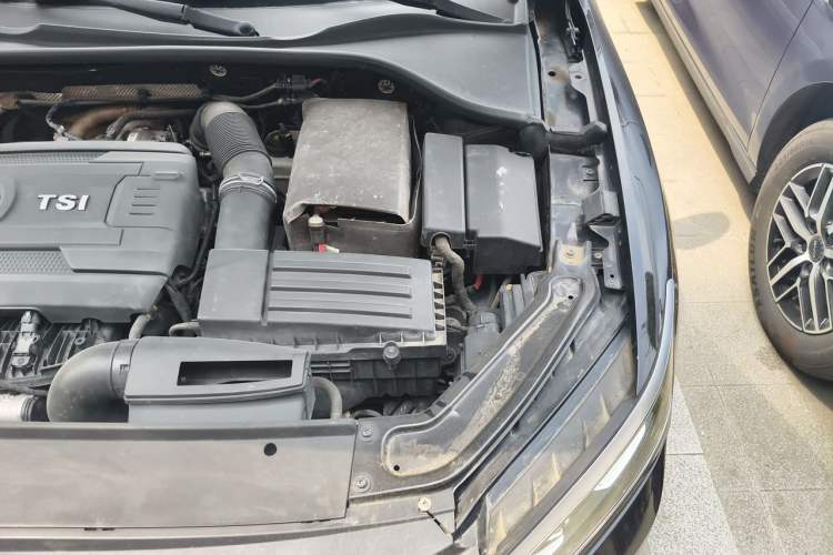 Used Volkswagen Passat 2017 330TSI DSG Luxury Edition Engine Bay Left