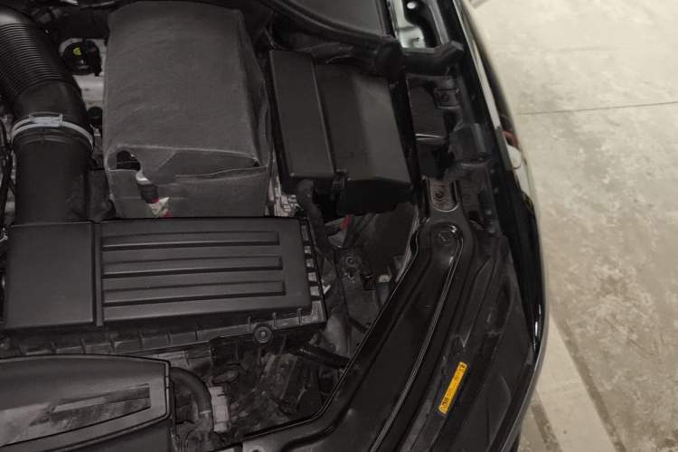 Used Volkswagen Passat 2017 330TSI DSG Luxury Edition Engine Bay Left