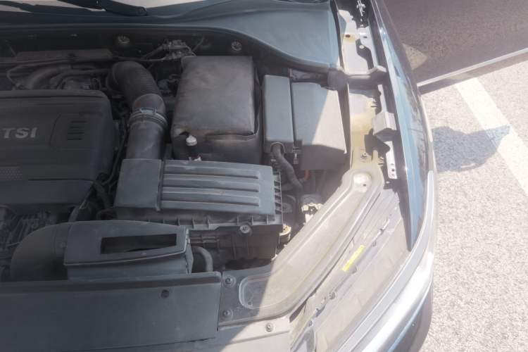 Used Volkswagen Passat 2017 330TSI DSG Luxury Edition Engine Bay Left