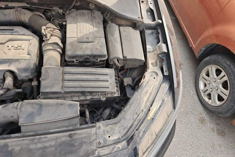 Used Volkswagen Passat 2017 330TSI DSG Luxury Edition Engine Bay Left