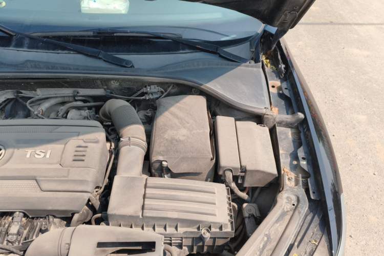 Used Volkswagen Passat 2017 330TSI DSG Luxury Edition Engine Bay Left