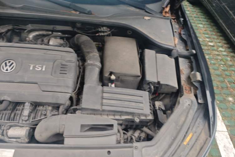 Used Volkswagen Passat 2017 330TSI DSG Luxury Edition Engine Bay Left