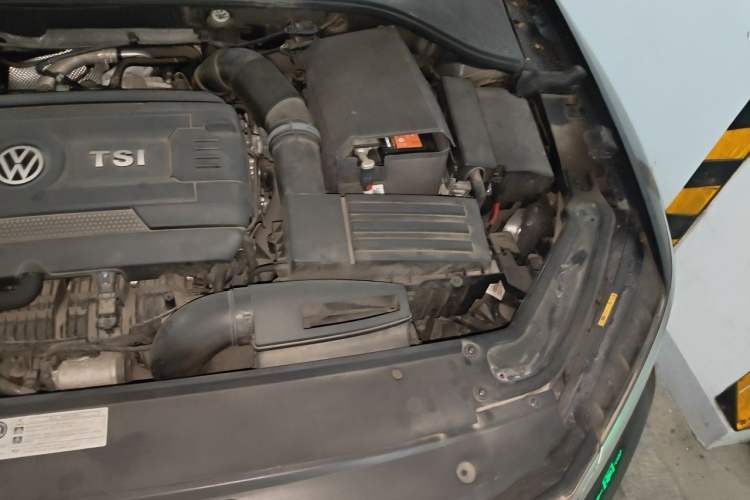 Used Volkswagen Passat 2017 330TSI DSG Luxury Edition Engine Bay Left