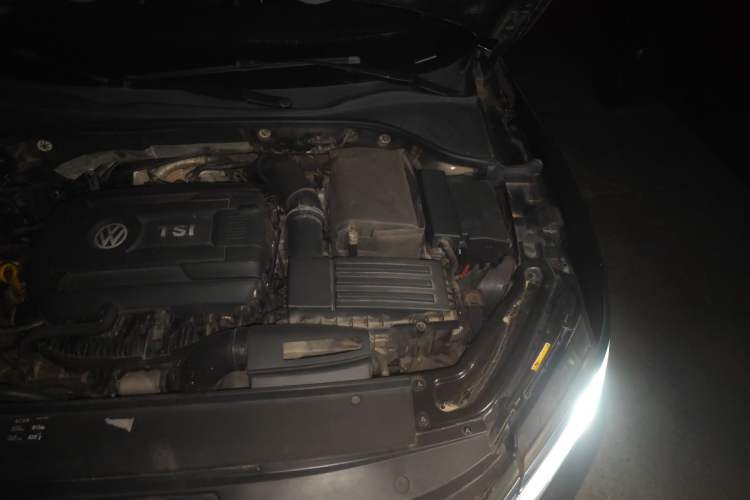 Used Volkswagen Passat 2017 330TSI DSG Luxury Edition Engine Bay Left