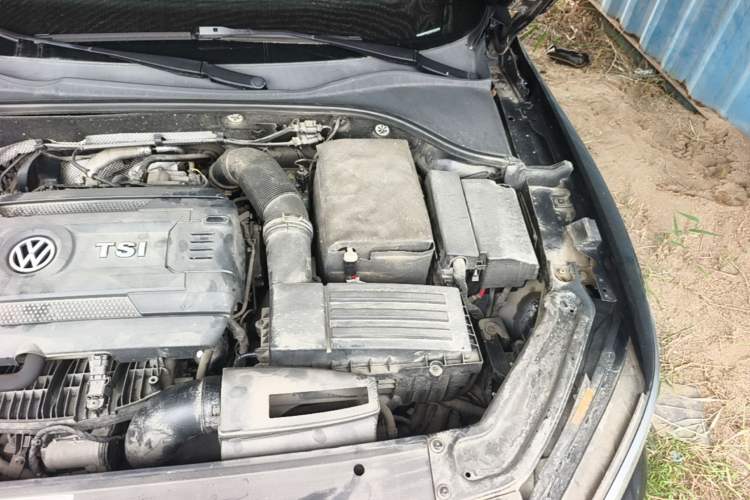 Used Volkswagen Passat 2017 330TSI DSG Luxury Edition Engine Bay Left