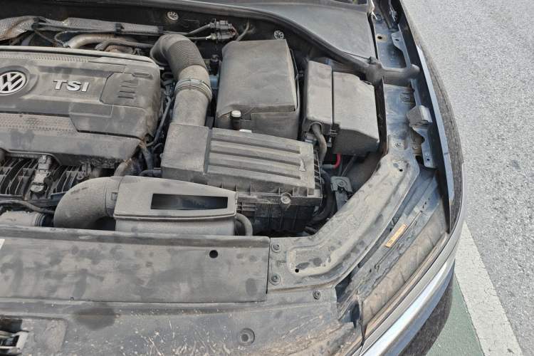 Used Volkswagen Passat 2017 330TSI DSG Luxury Edition Engine Bay Left