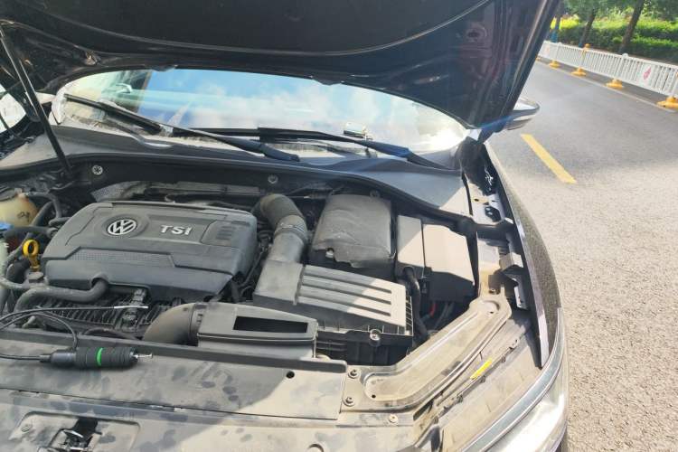 Used Volkswagen Passat 2017 330TSI DSG Luxury Edition Engine Bay Left