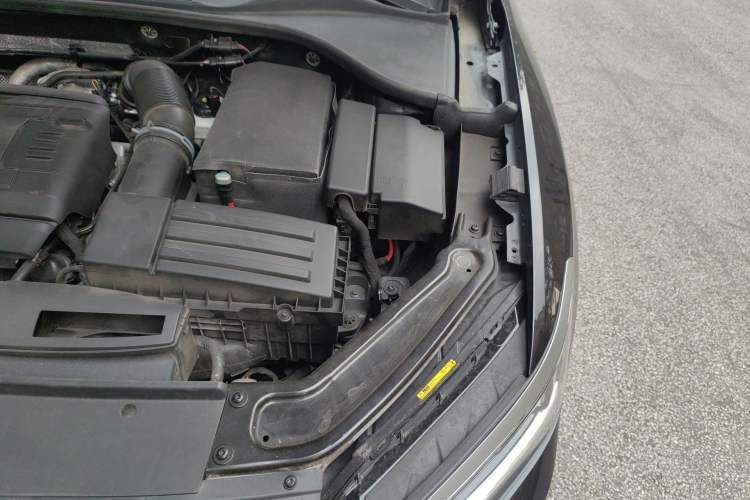 Used Volkswagen Passat 2017 330TSI DSG Luxury Edition Engine Bay Left