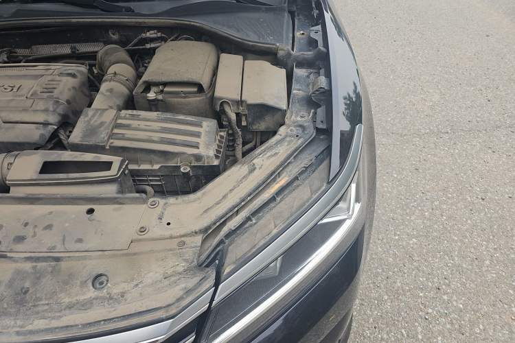 Used Volkswagen Passat 2017 330TSI DSG Luxury Edition Engine Bay Left