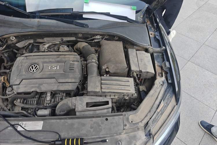 Used Volkswagen Passat 2017 330TSI DSG Luxury Edition Engine Bay Left