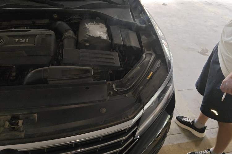 Used Volkswagen Passat 2017 330TSI DSG Luxury Edition Engine Bay Left