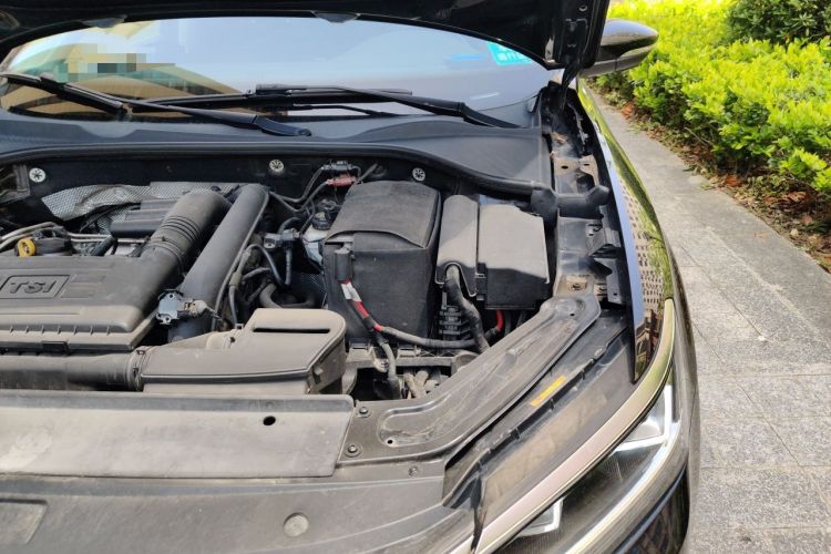 Used Volkswagen Passat 2017 280TSI DSG Luxury Edition Engine Bay Left