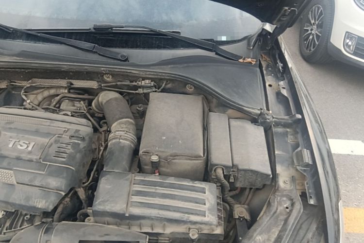 Used Volkswagen Passat 2017 330TSI DSG Luxury Edition Engine Bay Left