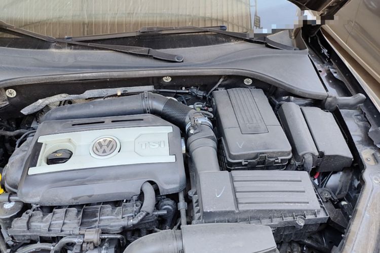 Used Volkswagen Passat  Engine Bay Left