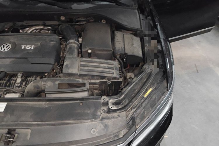 Used Volkswagen Passat 2017 330TSI DSG Luxury Edition Engine Bay Left