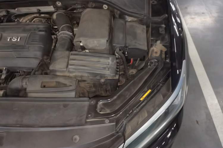 Used Volkswagen Passat 2017 330TSI DSG Luxury Edition Engine Bay Left