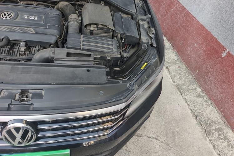 Used Volkswagen Passat 2017 330TSI DSG Luxury Edition Engine Bay Left