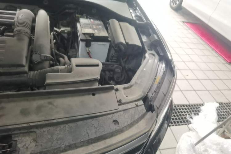 Used Volkswagen Passat 2017 280TSI DSG Luxury Edition Engine Bay Left