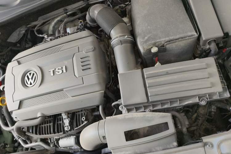 Used Volkswagen Passat 2017 330TSI DSG Luxury Edition Engine Bay Left