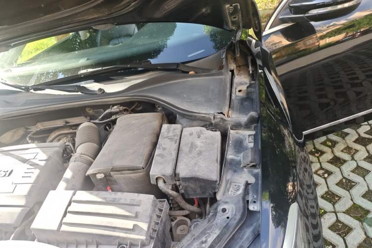 Used Volkswagen Passat 2017 330TSI DSG Luxury Edition Engine Bay Left