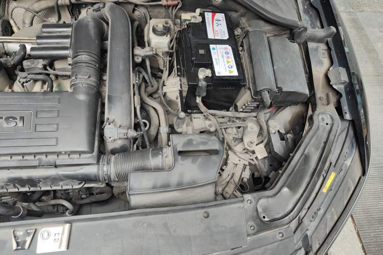 Used Volkswagen Passat 2017 280TSI DSG Luxury Edition Engine Bay Left
