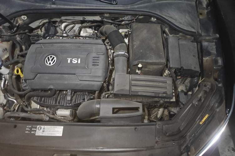 Used Volkswagen Passat 2017 330TSI DSG Luxury Edition Engine Bay Left