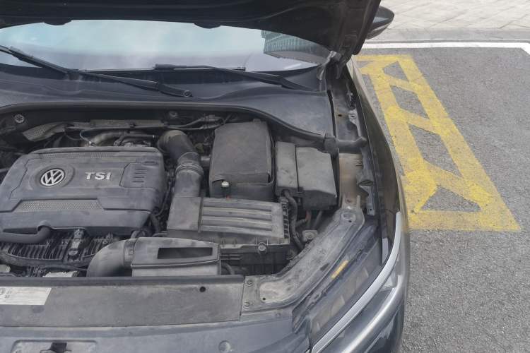 Used Volkswagen Passat 2017 330TSI DSG Luxury Edition Engine Bay Left