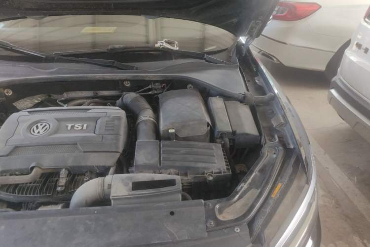 Used Volkswagen Passat 2017 330TSI DSG Luxury Edition Engine Bay Left