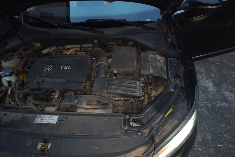 Used Volkswagen Passat 2017 330TSI DSG Luxury Edition Engine Bay Left