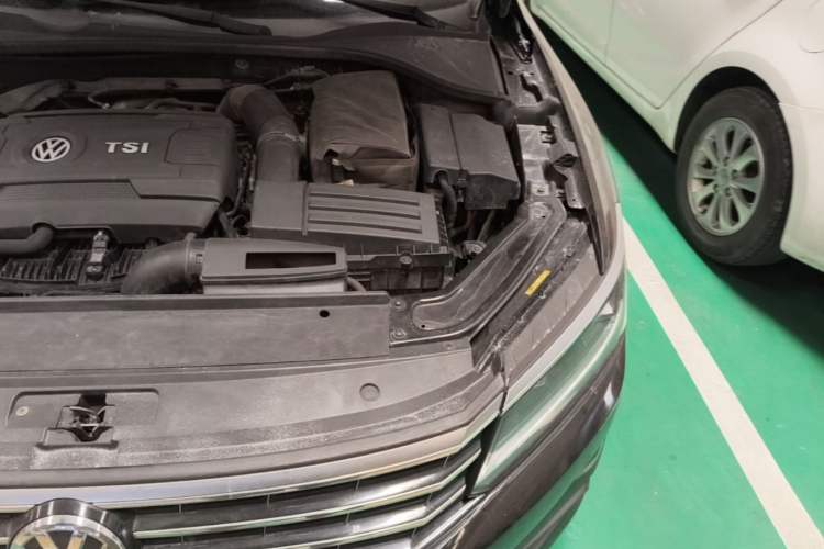 Used Volkswagen Passat 2017 330TSI DSG Luxury Edition Engine Bay Left