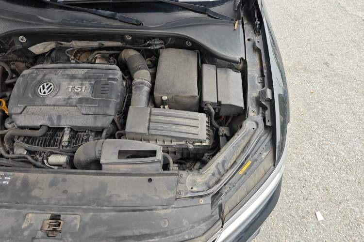 Used Volkswagen Passat 2017 330TSI DSG Luxury Edition Engine Bay Left