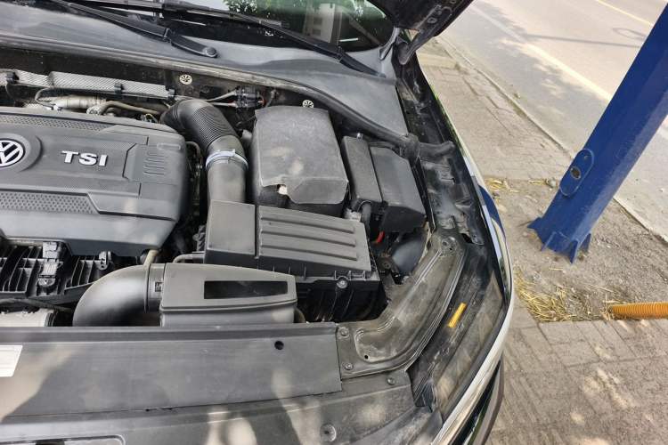 Used Volkswagen Passat 2017 330TSI DSG Luxury Edition Engine Bay Left
