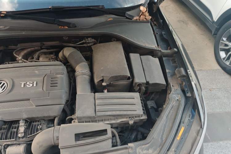 Used Volkswagen Passat 2017 330TSI DSG Luxury Edition Engine Bay Left