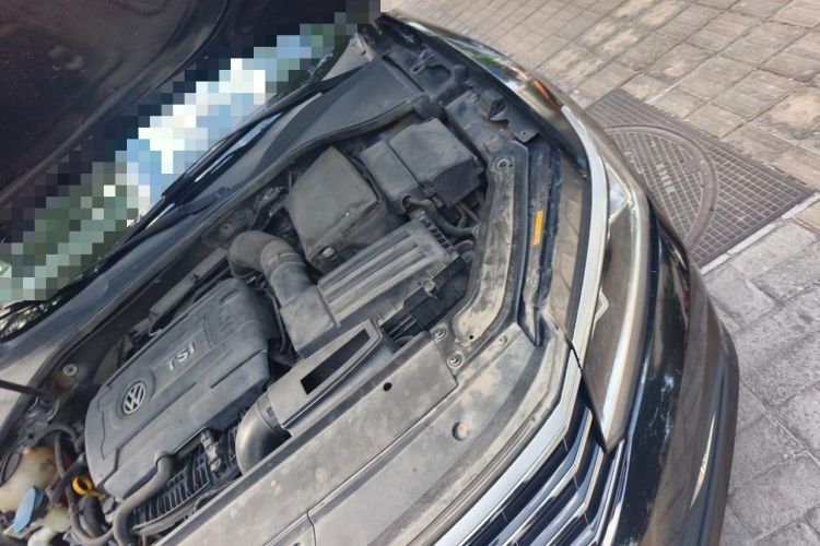 Used Volkswagen Passat 2017 330TSI DSG Luxury Edition Engine Bay Left