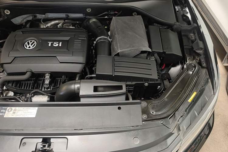 Used Volkswagen Passat 2017 330TSI DSG Luxury Edition Engine Bay Left