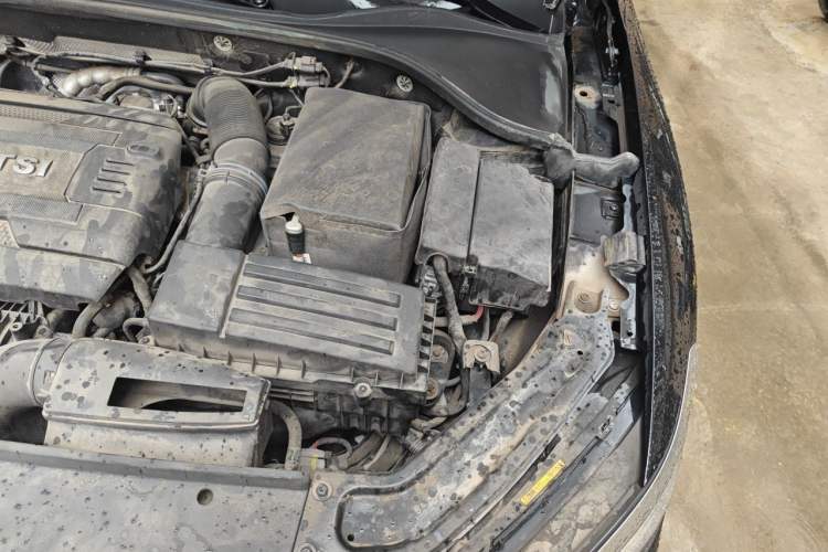 Used Volkswagen Passat 2017 330TSI DSG Luxury Edition Engine Bay Left