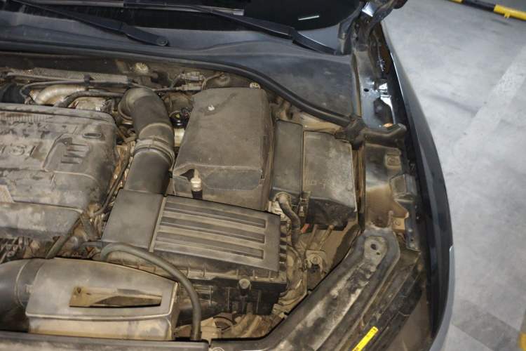 Used Volkswagen Passat 2017 330TSI DSG Luxury Edition Engine Bay Left